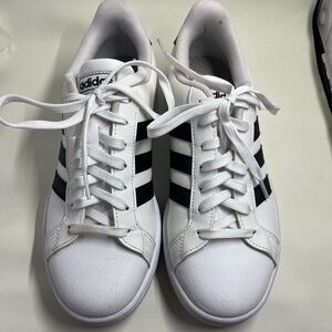 Adidas Grand Court 2.0 sneakers. Women’s size 8. Excellent used condition!!!